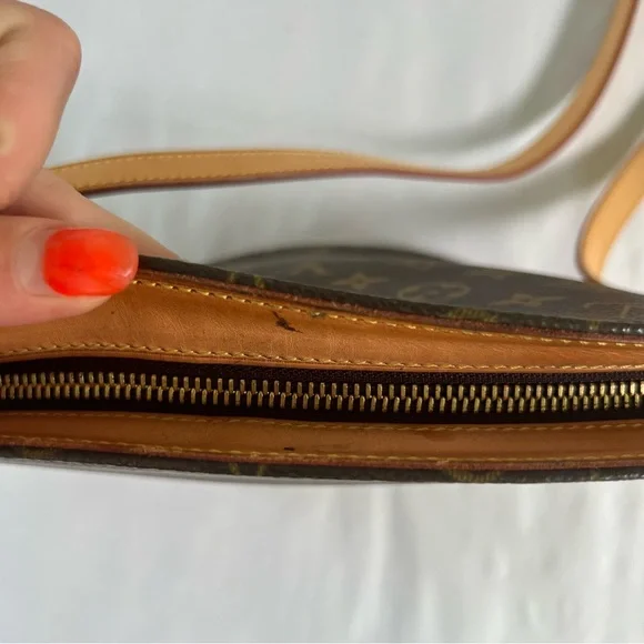 Louis Vuitton Drouot Crossbody Bag - Picture 5 of 12